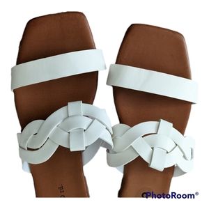 🔴SOLD🔴Indigo Rd. Flat Sandals off white color size 8